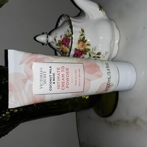 Victoria's Secret Rare "Intimate Cream To Powder" Coconut Milk&Rose Non-Pilling